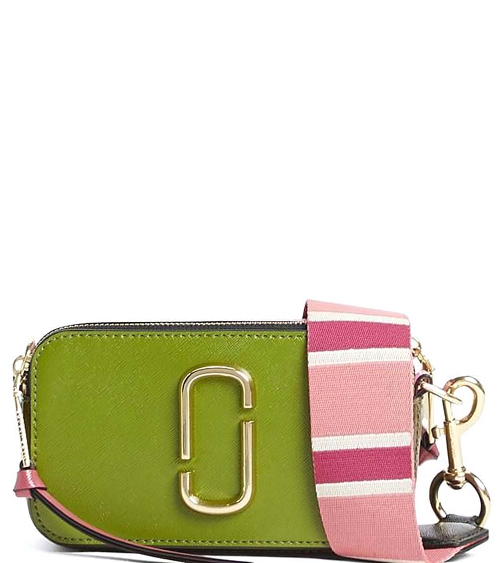 Marc Jacobs Olive Snapshot Small Crossbody Bag for women, featuring a rich olive green color and a compact design. The bag includes an adjustable strap and the signature logo, making it a stylish and practical accessory for everyday use."



