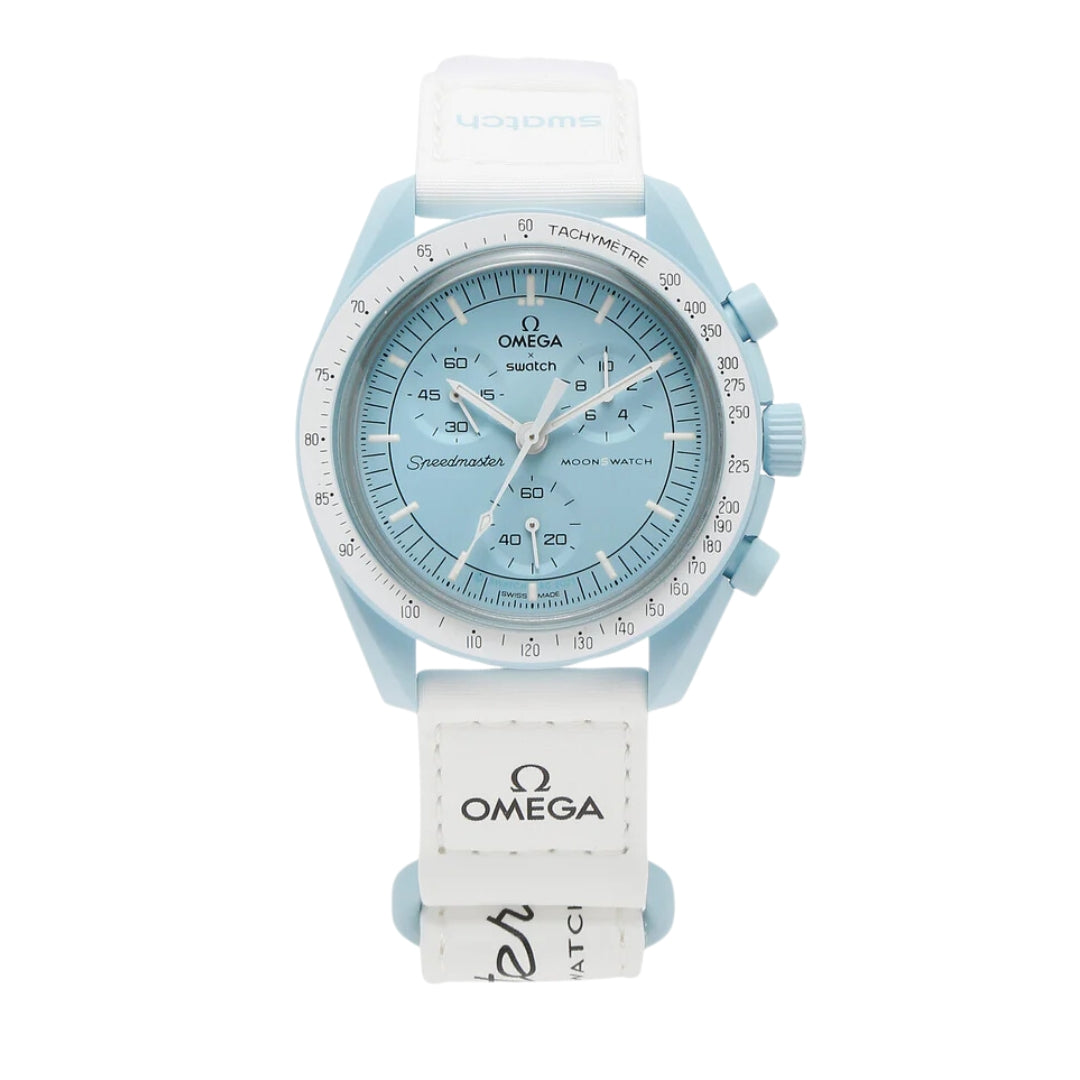 SWATCH X OMEGA BIOCERAMIC MOONSWATCH MISSION TO URANUS On this Mission item, a brilliant white VELCRO strap contrasts with a soft sky blue. The tachymeter scale backdrop, counter hands, and second hand of the chronograph are all white.
